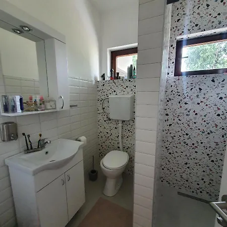 בית הארחה Che Private Banovci Novi Banovci