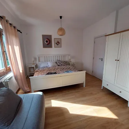 Che Private Banovci בית הארחה