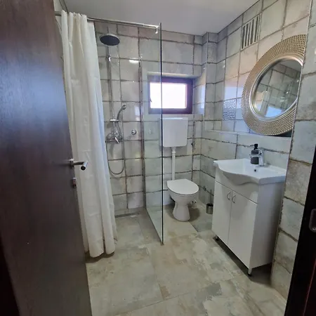 Che Private Banovci בית הארחה Novi Banovci