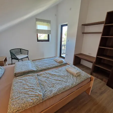 Che Private Banovci בית הארחה